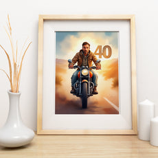 Motocyklista na Trasie – Portret Męski z Liczbą 40