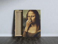 Mona Lisa na płótnie z uśmiechem i nose pinch, humorystyczna parodia do łazienki